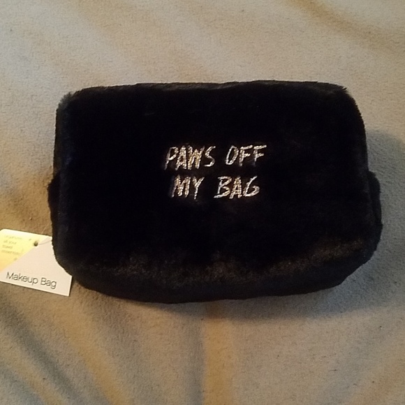 Faux fur, black makeup bag🐾🖤 - Picture 1 of 3